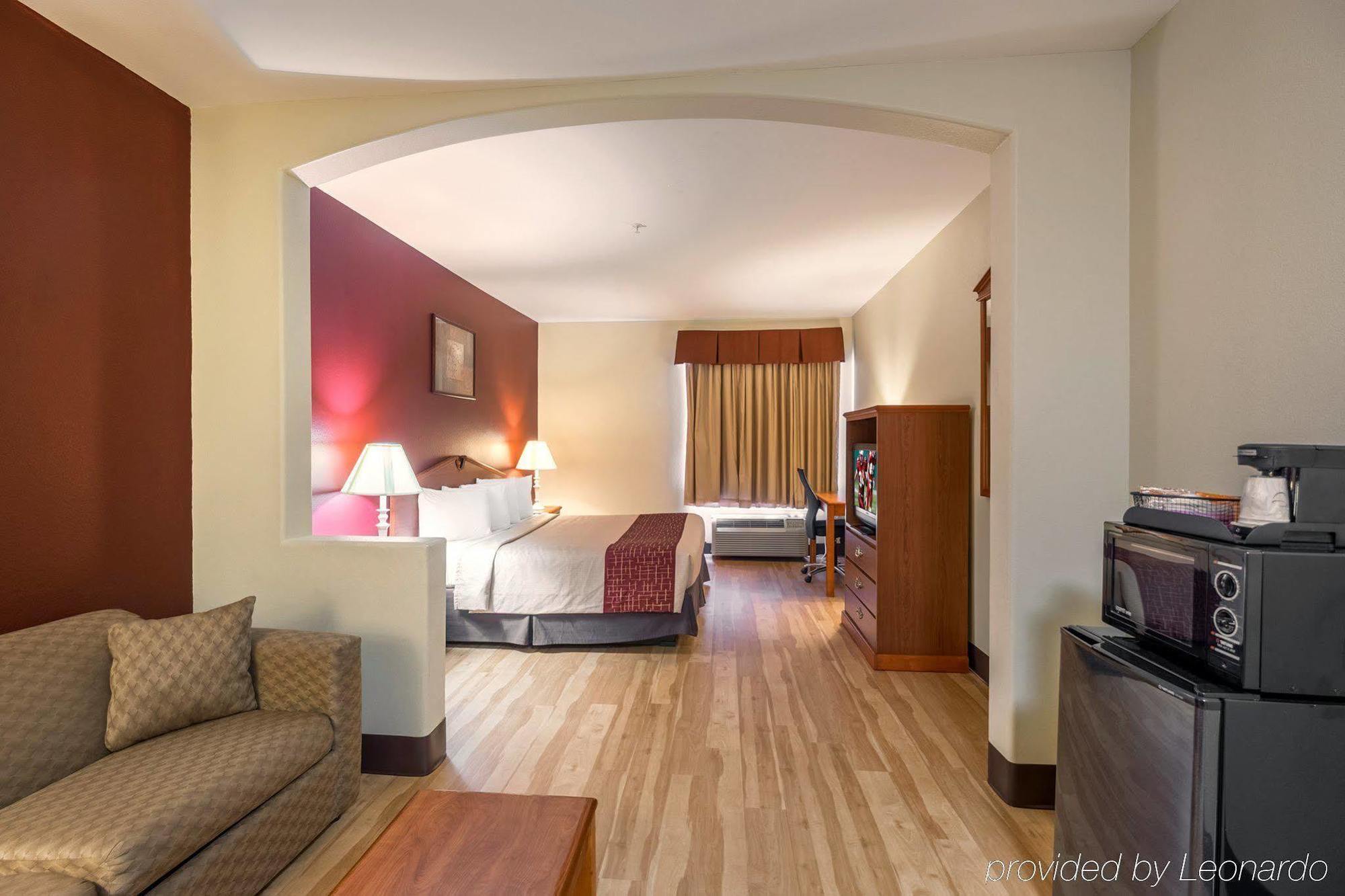 Red Roof Inn & Suites Lake Charles Esterno foto