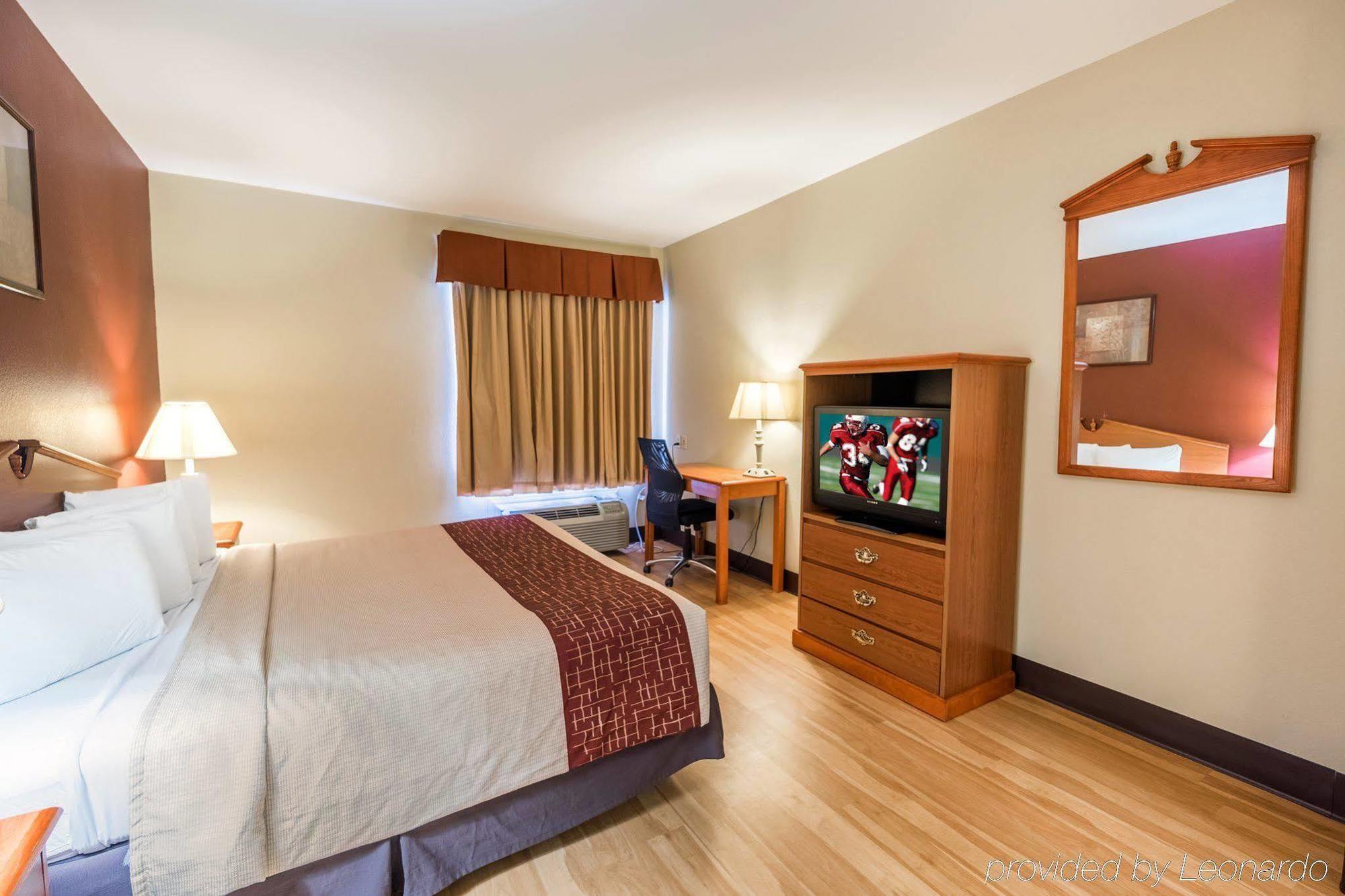 Red Roof Inn & Suites Lake Charles Esterno foto